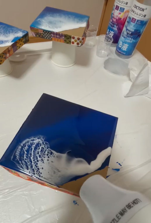 レジンアート制作の様子