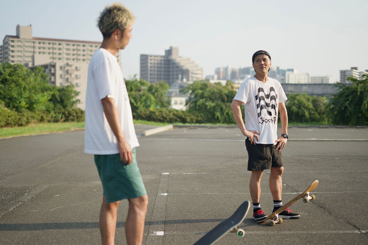 スケボー（スケートボード）をする私（大嶋信之）と友人