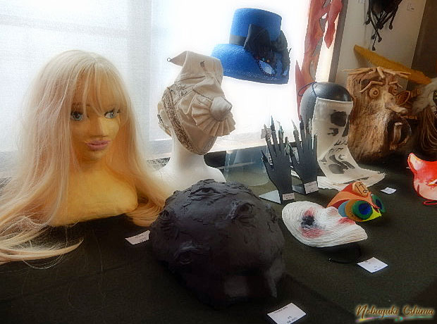 平置きされた仮面作品／第8回 幡ヶ谷仮面展