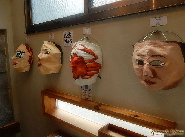 和紙のような素材で作られたユニークな作品／第8回 幡ヶ谷仮面展