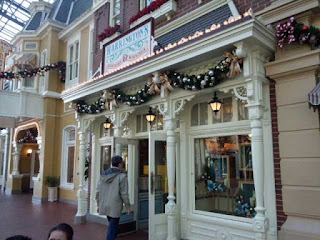 クリスマスの装飾のきれいなショップ/東京ディズニーランド
