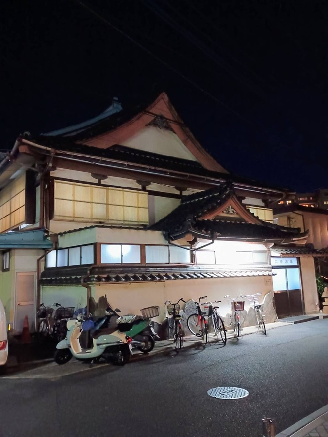 銭湯「稲荷湯(いなりゆ)」(埼玉県さいたま市浦和区仲町2丁目18−2)