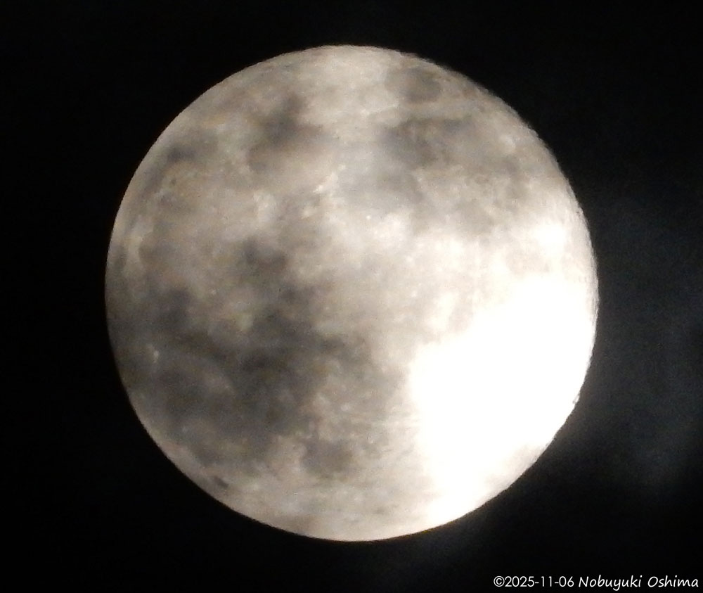 2025年11月6日の月の写真