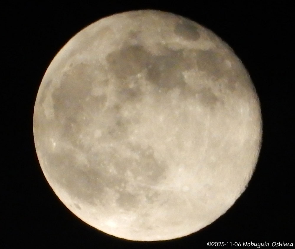2025年11月6日の月の写真