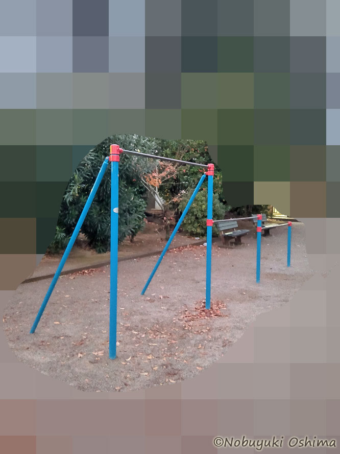 懸垂した鉄棒-デジャブが連発した公園の現場写真