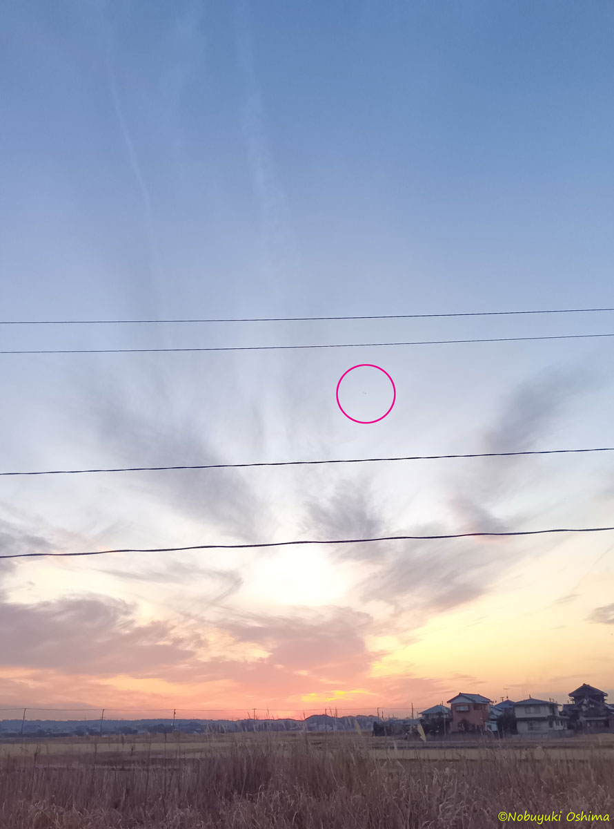千葉県市原市上空(西の方角)日没後の空の写真に映ったUFO2(2026年1月1日 大嶋信之撮影)