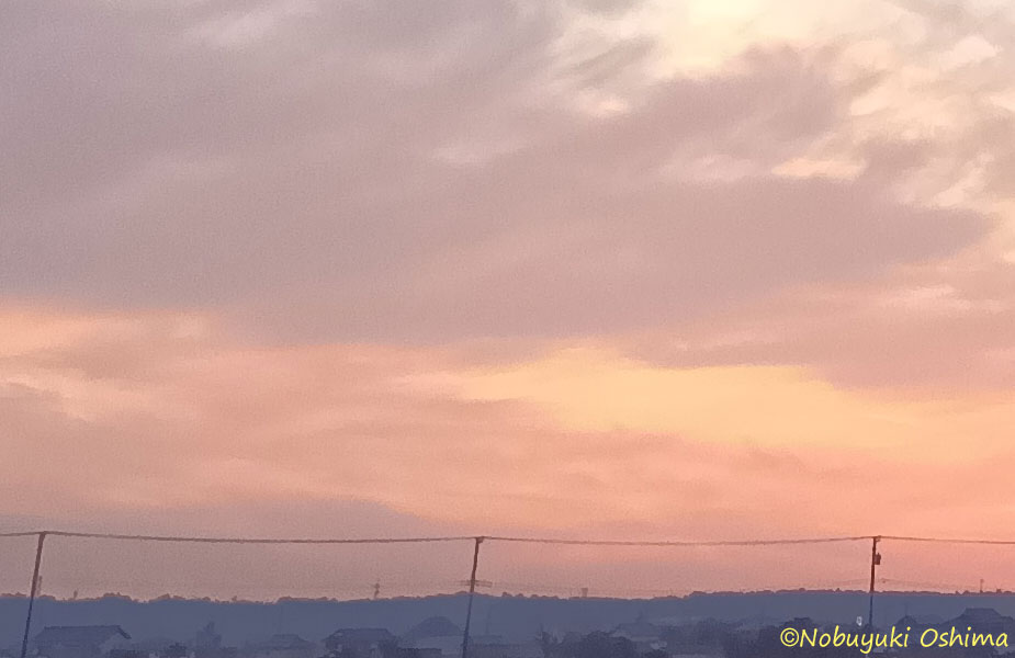 千葉県市原市上空(西の方角)日没後の空の写真に映ったUFO2の左下の拡大(2026年1月1日 大嶋信之撮影)