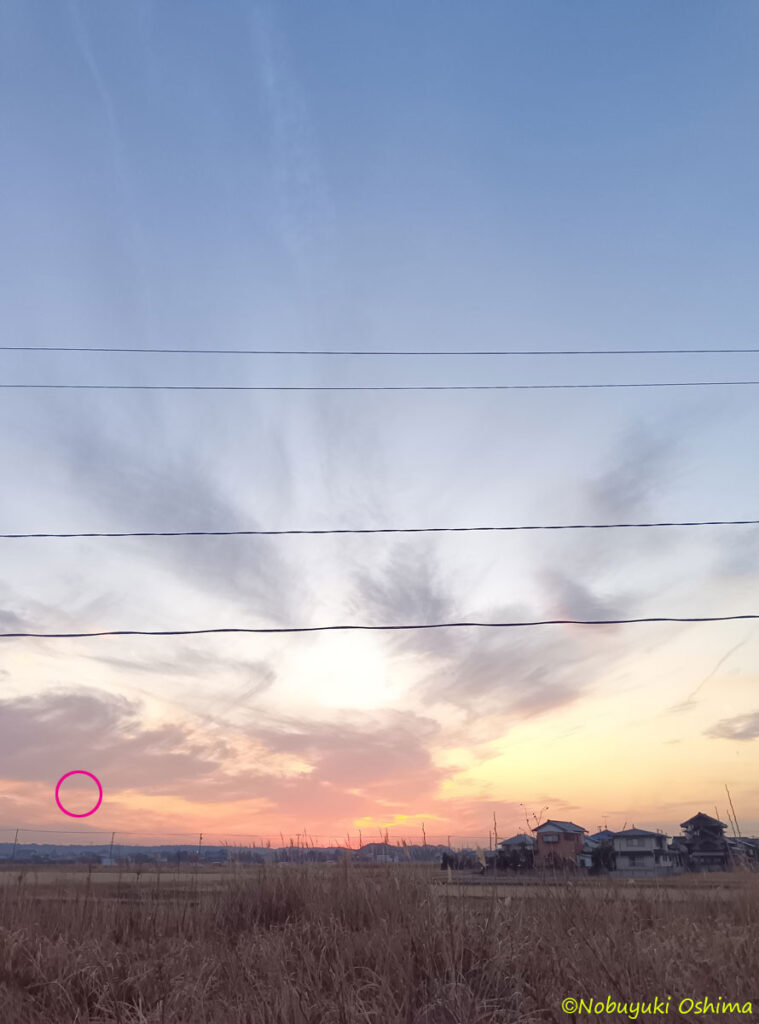 千葉県市原市上空(西の方角)日没後の空の写真に映ったUFO2(2026年1月1日 大嶋信之撮影)