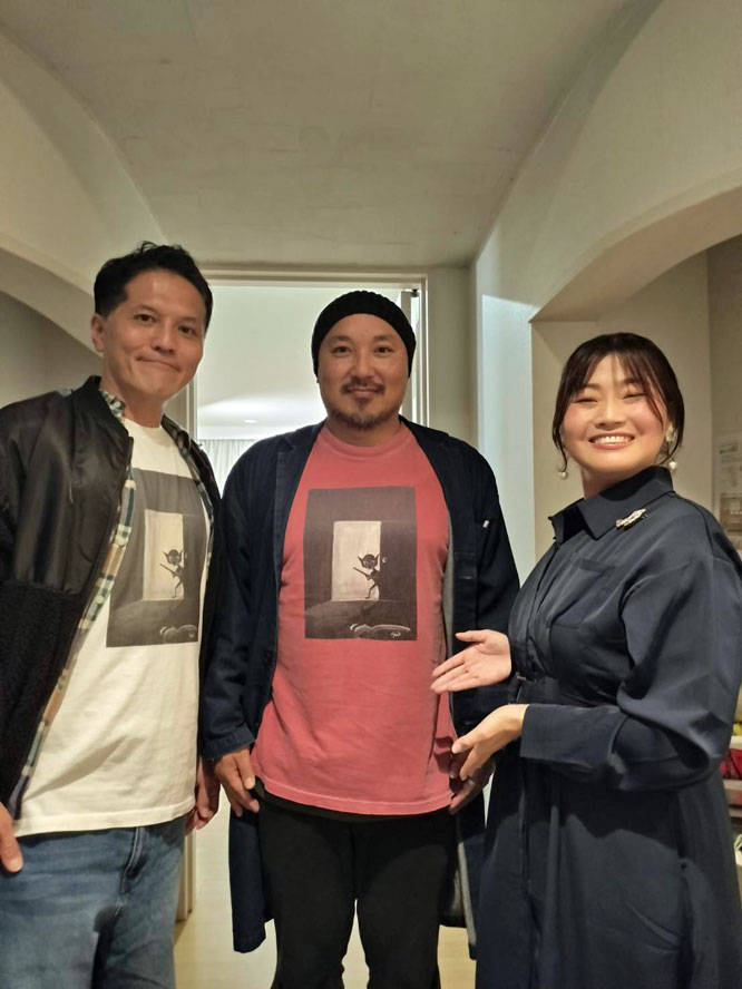 私(大嶋信之)と友人の平柳竜樹氏、ボイストレーナーのまついえいこさん