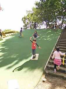 大泉中央公園のソリ遊び