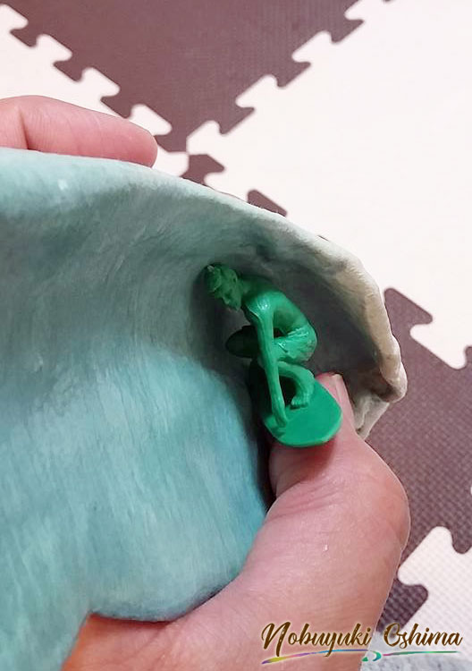 チューブイン-サーフィン（サーファー）フィギアと波