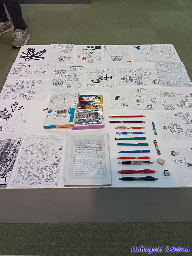 ペンとノート-アーティスト堀切健太氏の個展「チョーエキノート」