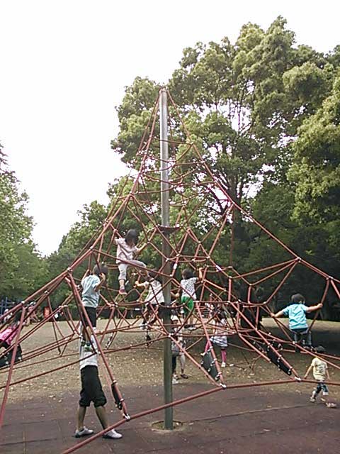 ロープピラミッド-都立 光が丘公園(ひかりがおかこうえん)/東京都練馬区・板橋区