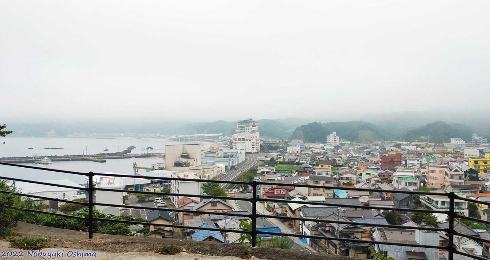 勝浦市街を一望できる眺め－遠見岬神社の境内