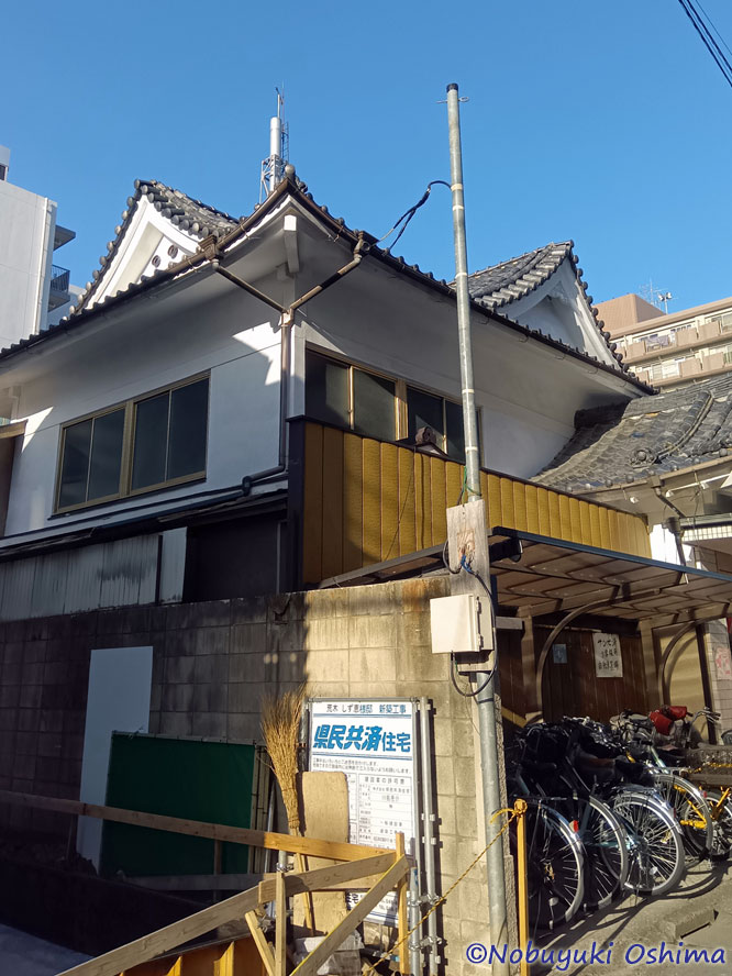 銭湯「サン光湯」の宮造りの建物